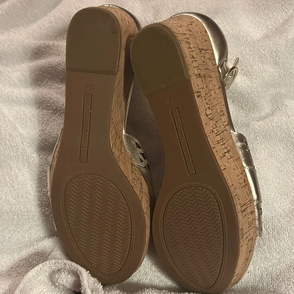 - Isaac Mizrahi metallic platform sandals. Size 9.5‎ wide